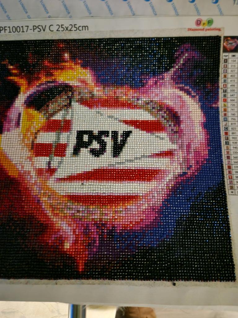 Diamond painting PSV logo - Kant en klaar (25x25cm), Diamond painting, Meerkleurig, Ophalen of Verzenden, Zo goed als nieuw