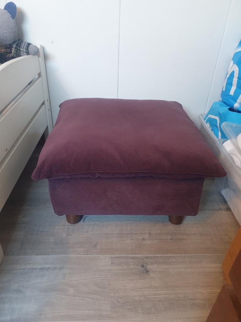 Mooie aubergine hocker/poef met houten pootjes, Ophalen