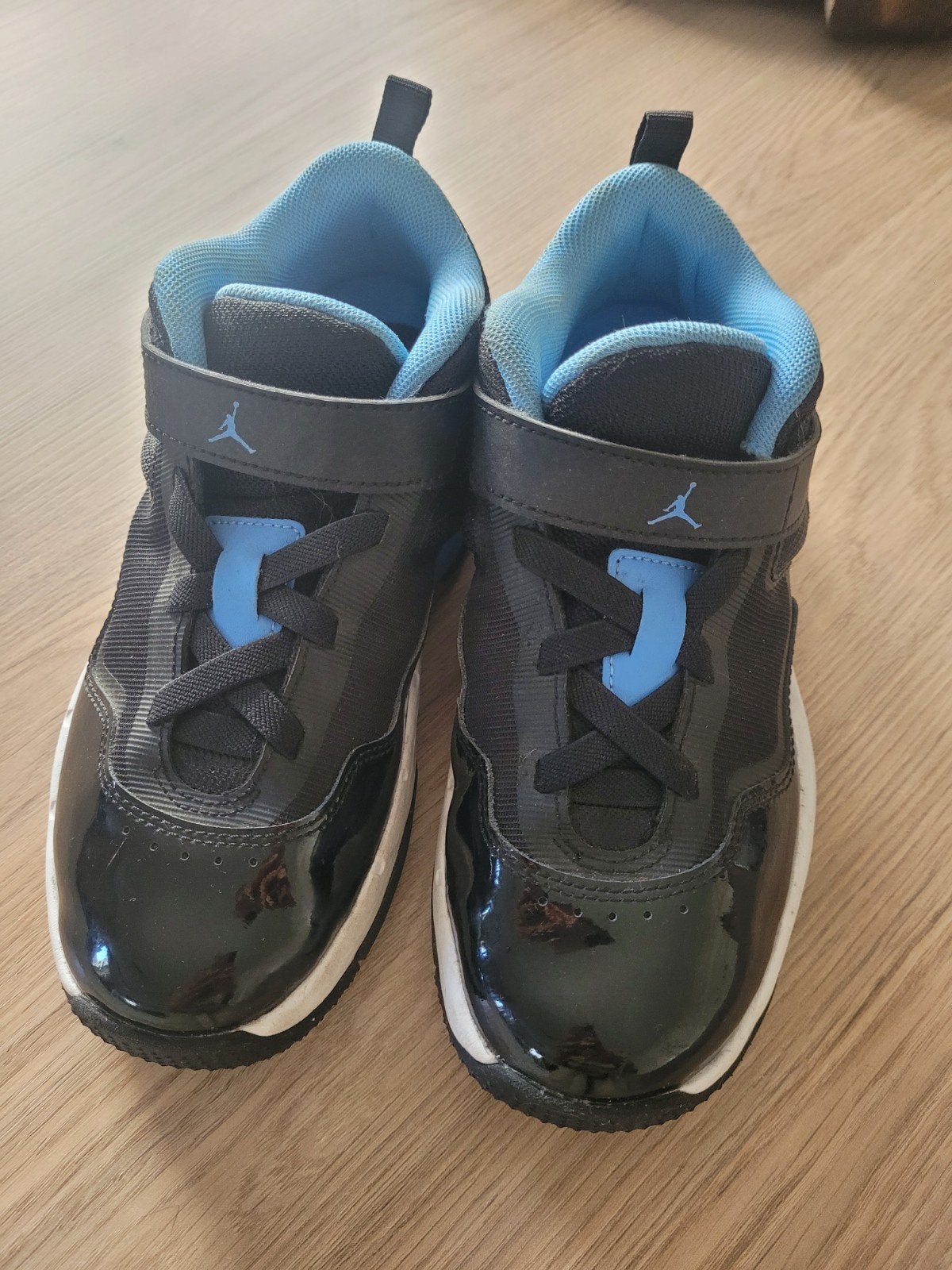 Nike Jordan, maat 34, Kinderen en Baby's, Kinderkleding | Schoenen en Sokken, Ophalen, Zo goed als nieuw, Jongen of Meisje, Sportschoenen