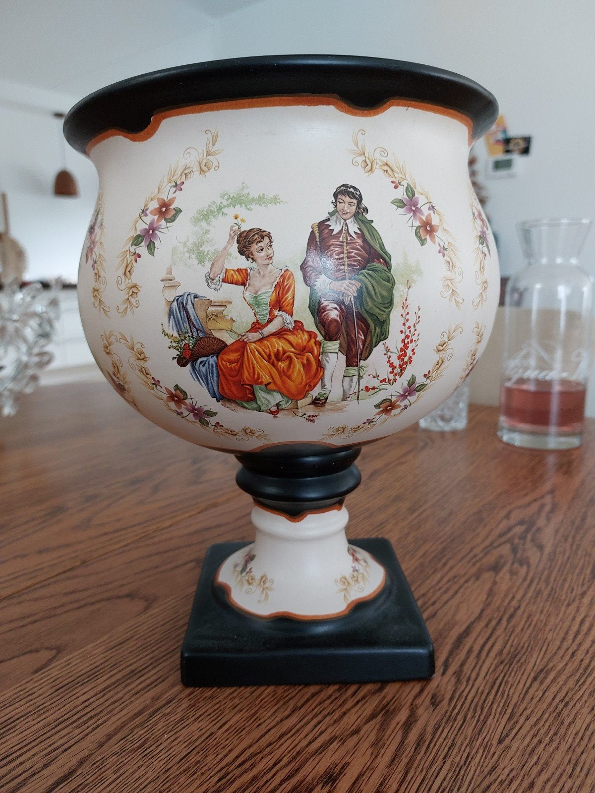 Plateel Bloempot met Romantische Scène, Ophalen