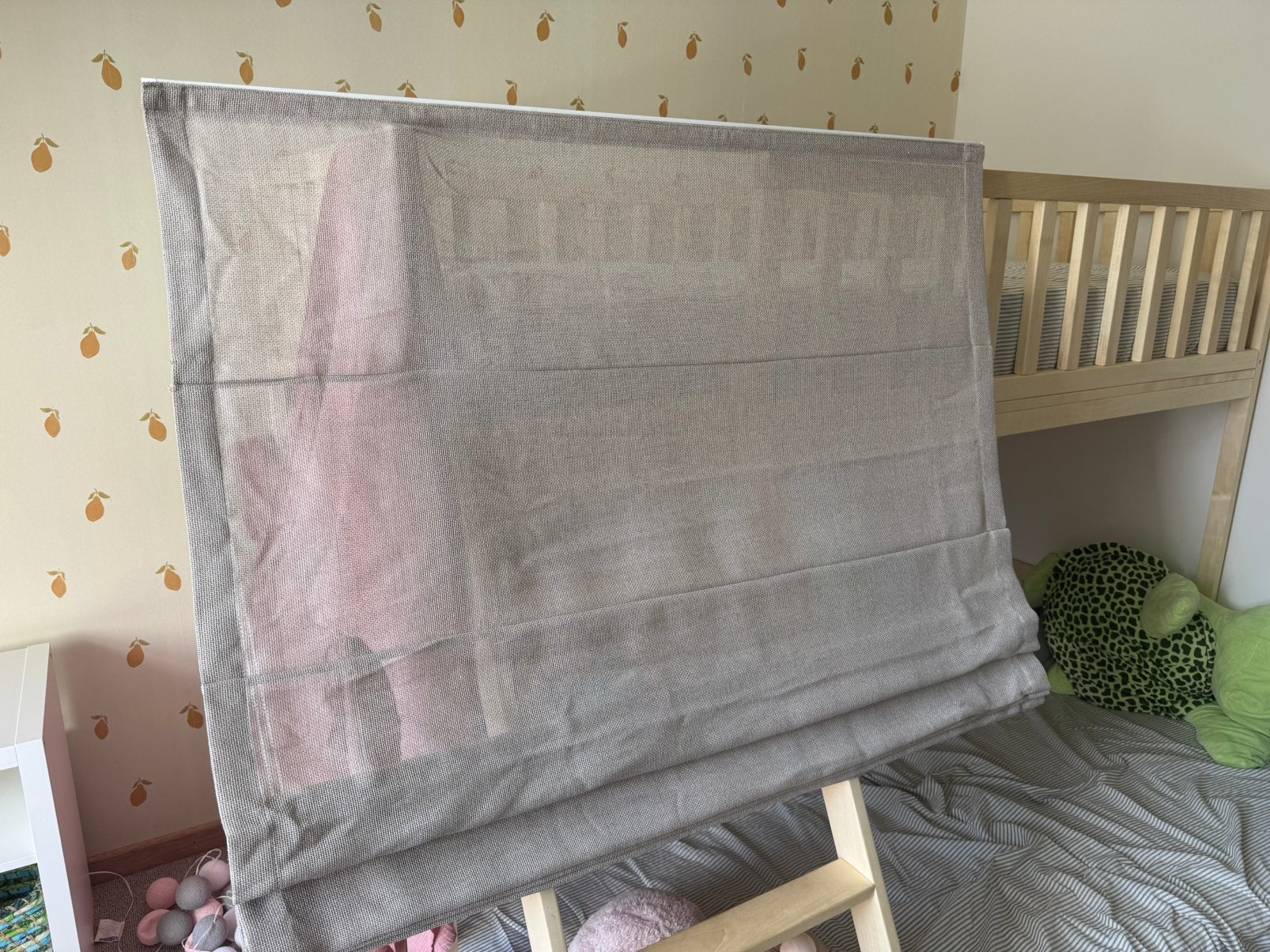 1x Vouwgordijn beige, Huis en Inrichting, Stoffering | Gordijnen en Lamellen, Ophalen, Zo goed als nieuw, Beige, Vouwgordijn