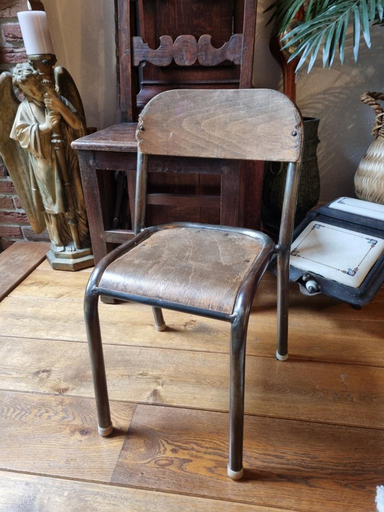Vintage schoolstoel met houten zitting en rugleuning, Antiek en Kunst, Ophalen