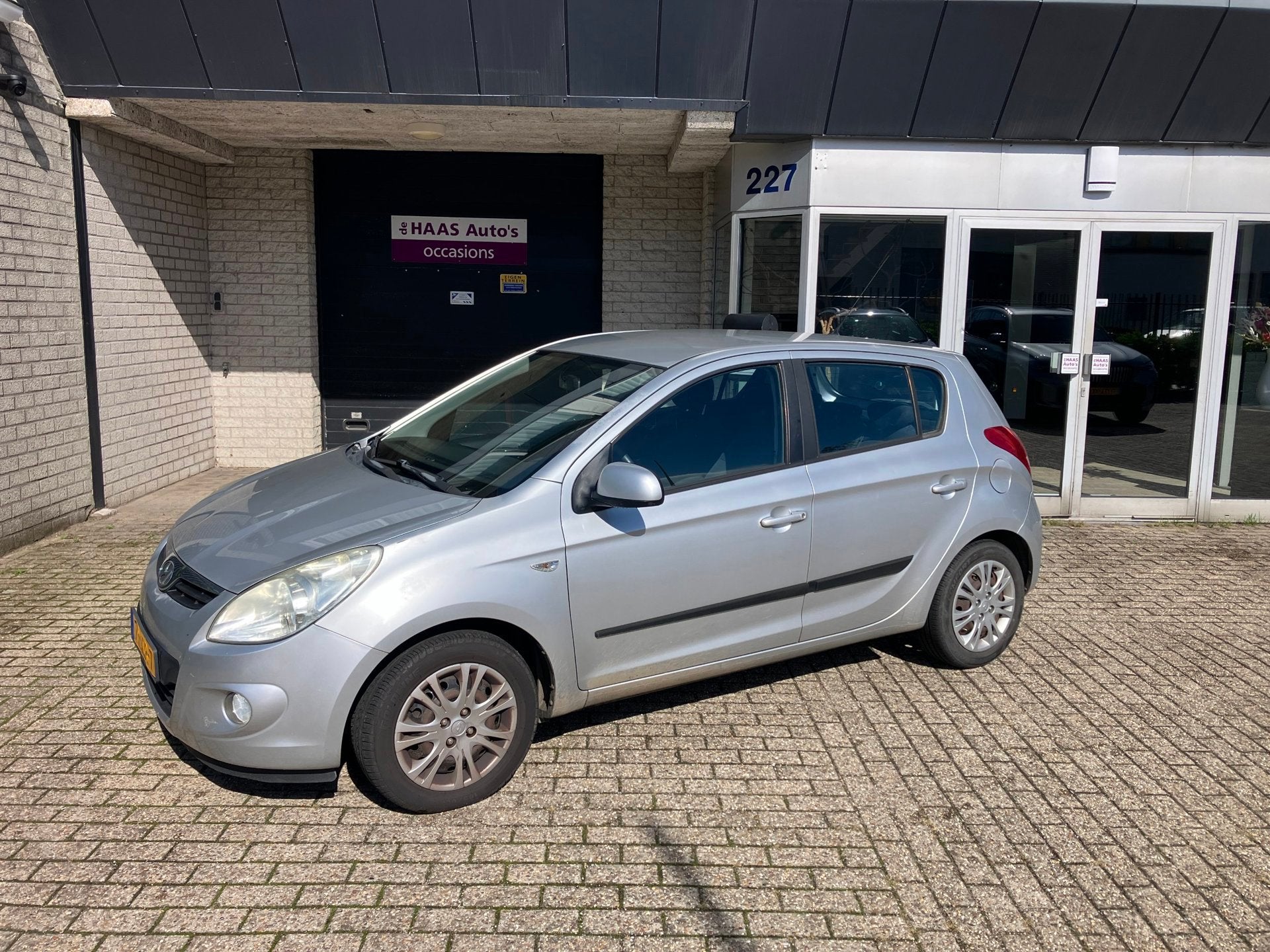 Hyundai I20 1.2i DynamicVersion / AIRCO / 5 DEURS / APK MEI, Gebruikt, Zwart, 4 cilinders, Origineel Nederlands