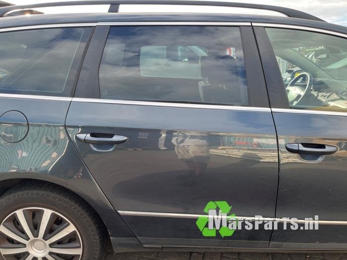 Portier 4Deurs rechts-achter van een Volkswagen Passat (LC5F, Gebruikt, -, -, Ophalen of Verzenden