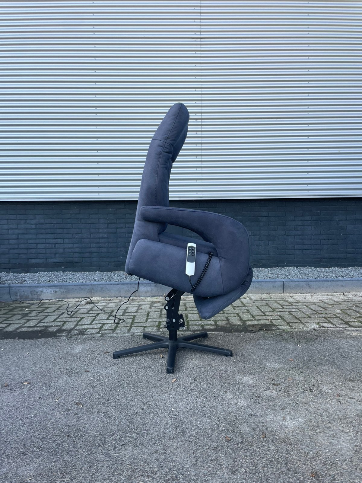 Nette blauwe elektrische sta op stoel / relax fauteuil, Huis en Inrichting, Ophalen, Minder dan 75 cm, 50 tot 75 cm, A