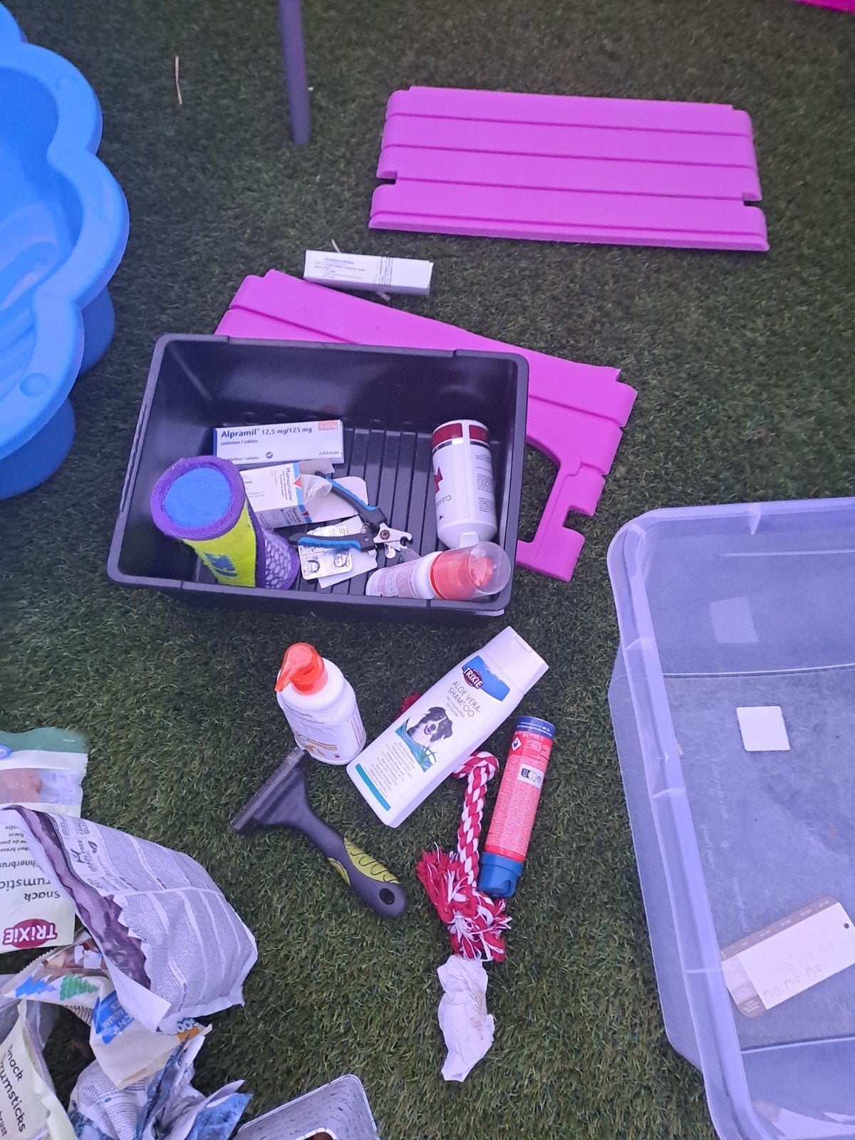 diverse hondenartikelen, shampoo, speeltjes, nagelschaar, Ophalen