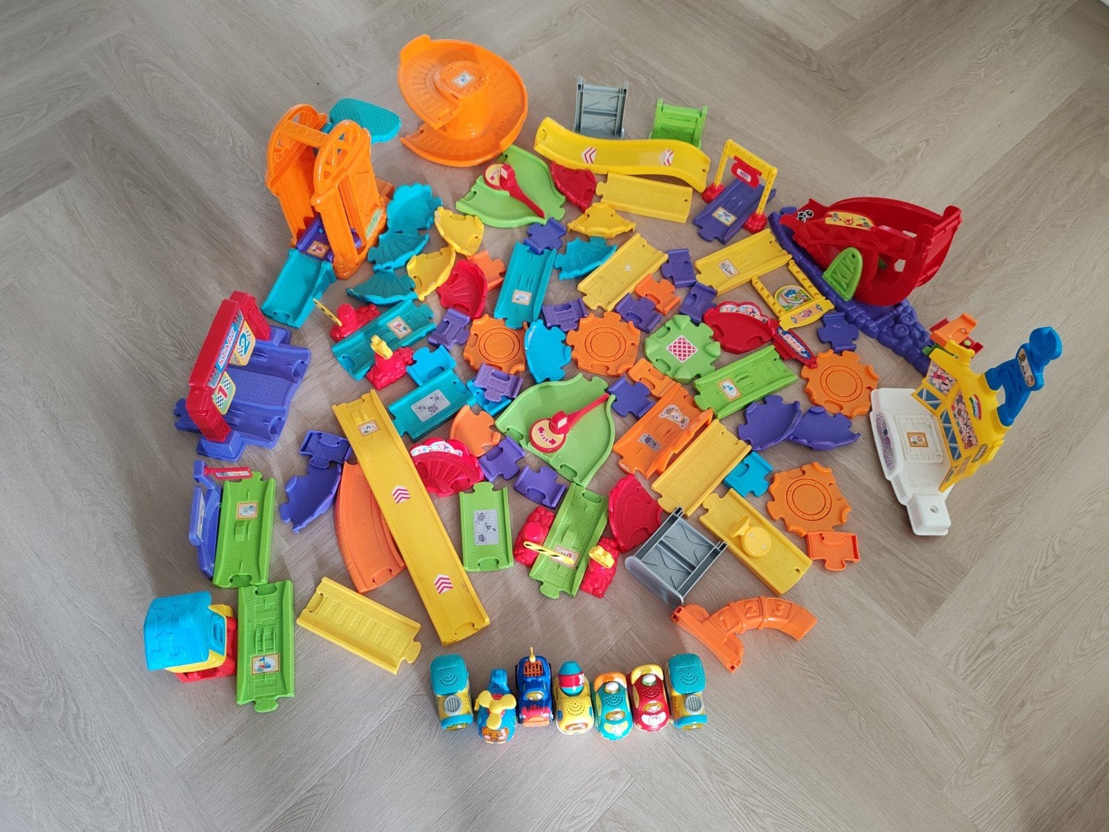 Grote Vtech Toet Toet Auto's set met veel auto's en banen, Ophalen, Gebruikt