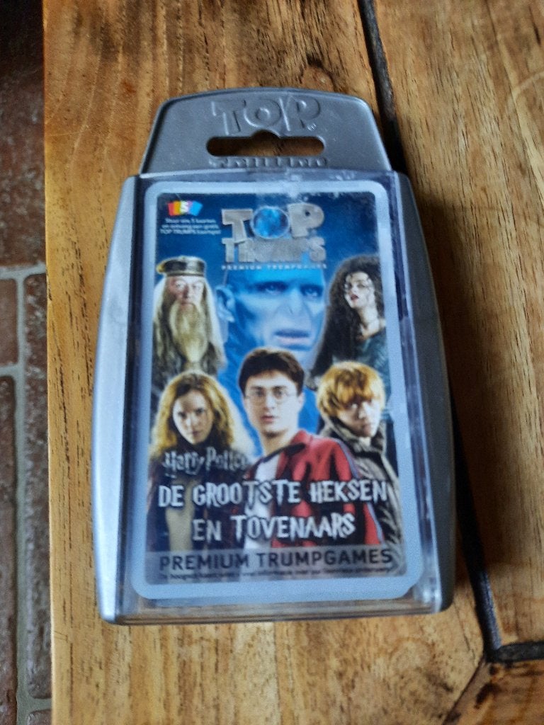 Harry Potter premium trumpgames kaartspel, Ophalen of Verzenden, Zo goed als nieuw, Spel