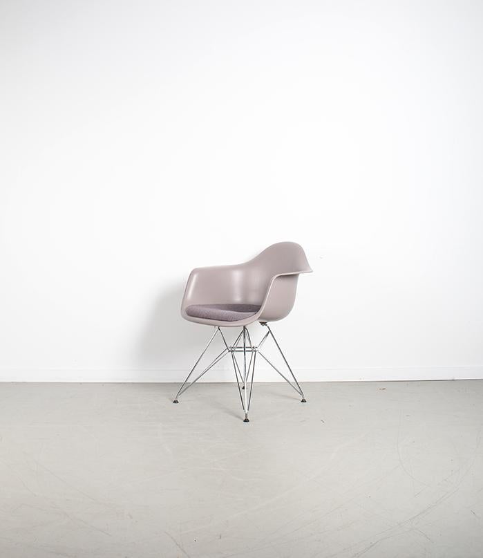 38x Vitra Eames DAR Kuipstoel Taupe – Chroom Eiffelonderstel, Niet ingevuld, Niet ingevuld, Ophalen of Verzenden, Zo goed als nieuw