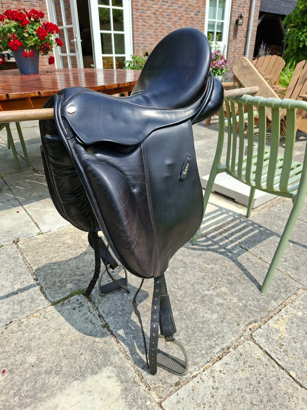 Euroriding Luxor zadel 17,5 inch met toebehoren, Dieren en Toebehoren, Paarden en Pony's | Zadels, Ophalen, Gebruikt, Dressuur