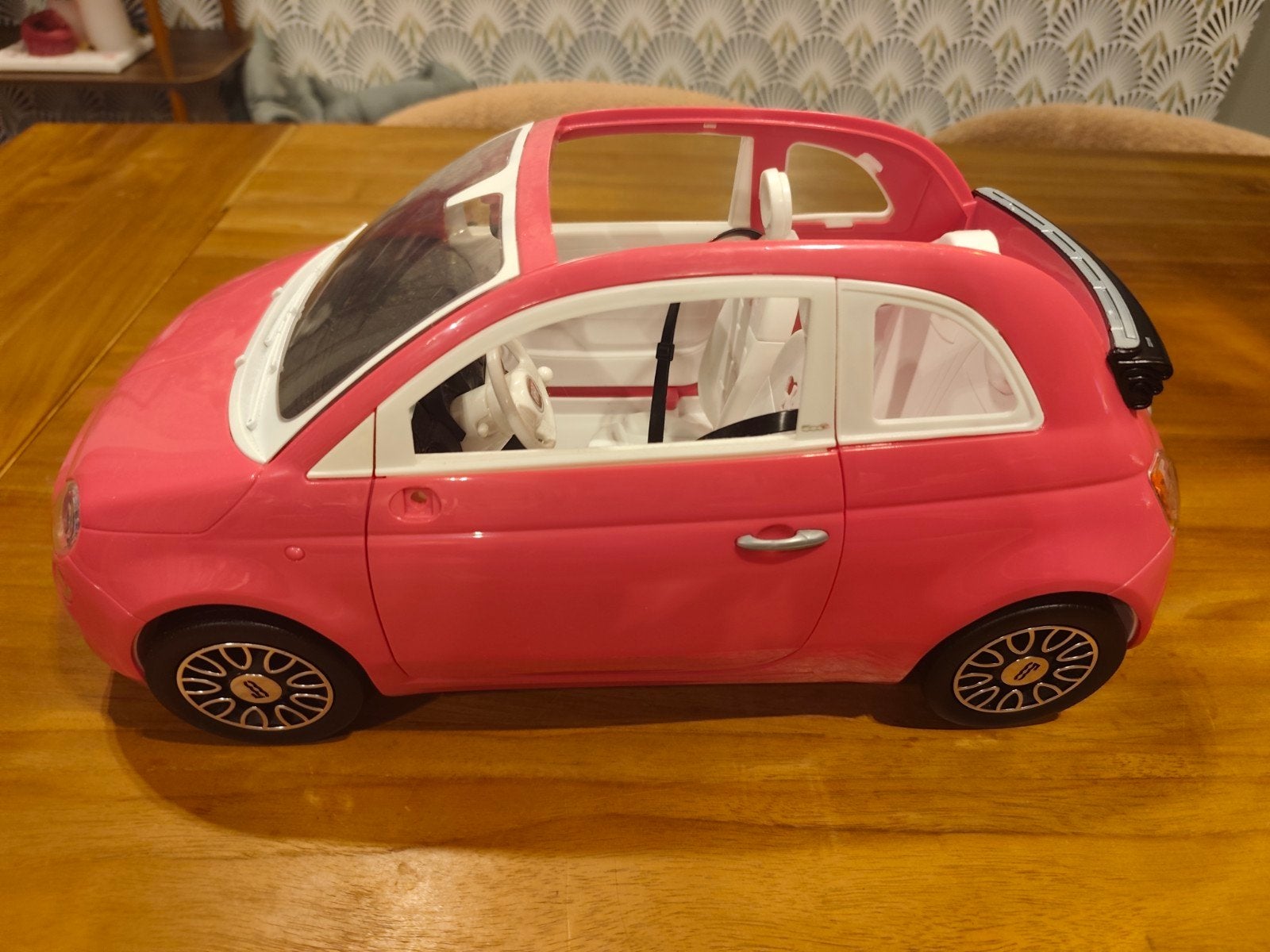 Barbie Fiat 500 Cabrio - Roze (mist 1 zijspiegel), Ophalen of Verzenden, Gebruikt