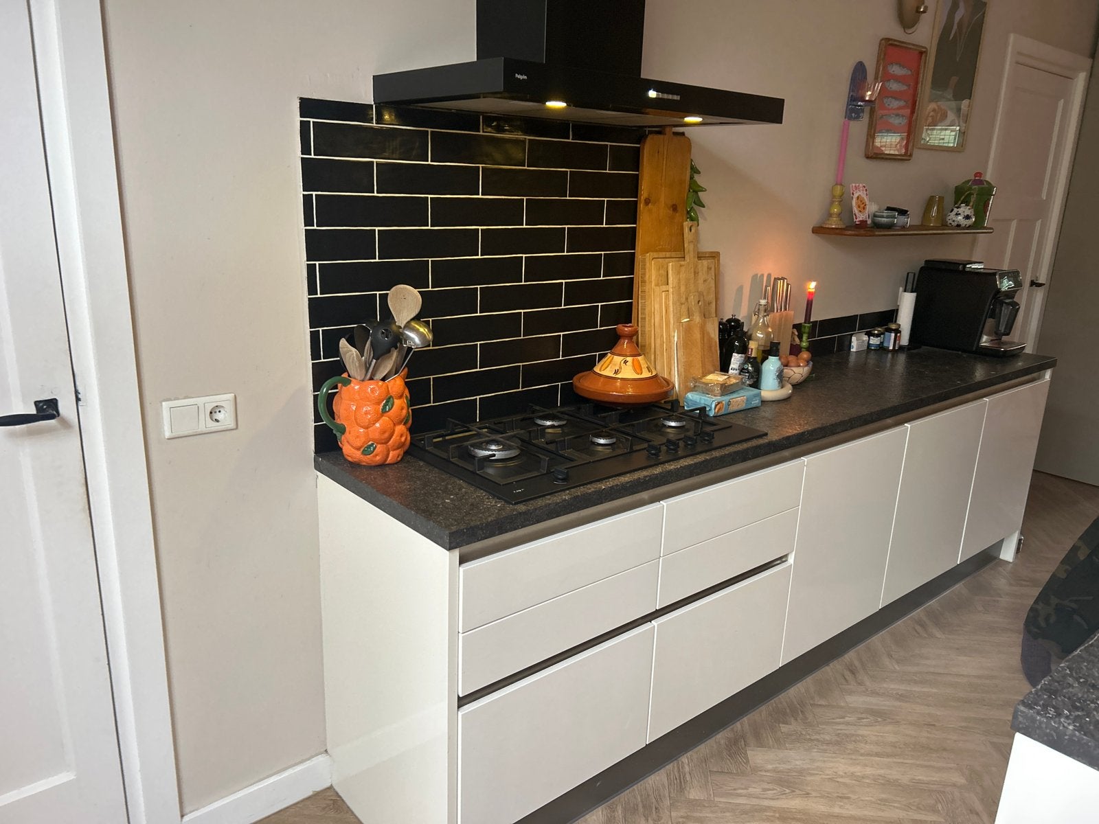Keuken met 5-pits gasstel en combi magnetron/oven, Ophalen, Gebruikt, Hoekkeuken, Graniet of Steen