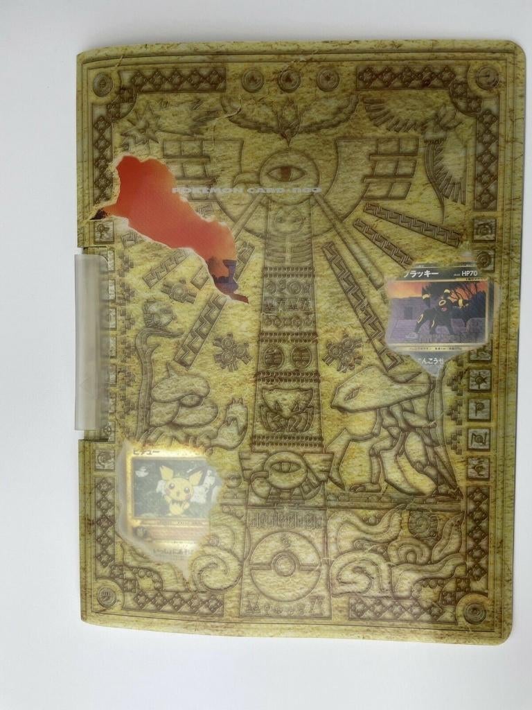 Pokemon neo 2 premium 9 card file met charizard holo, Ophalen of Verzenden, Zo goed als nieuw, Meerdere kaarten, Foil