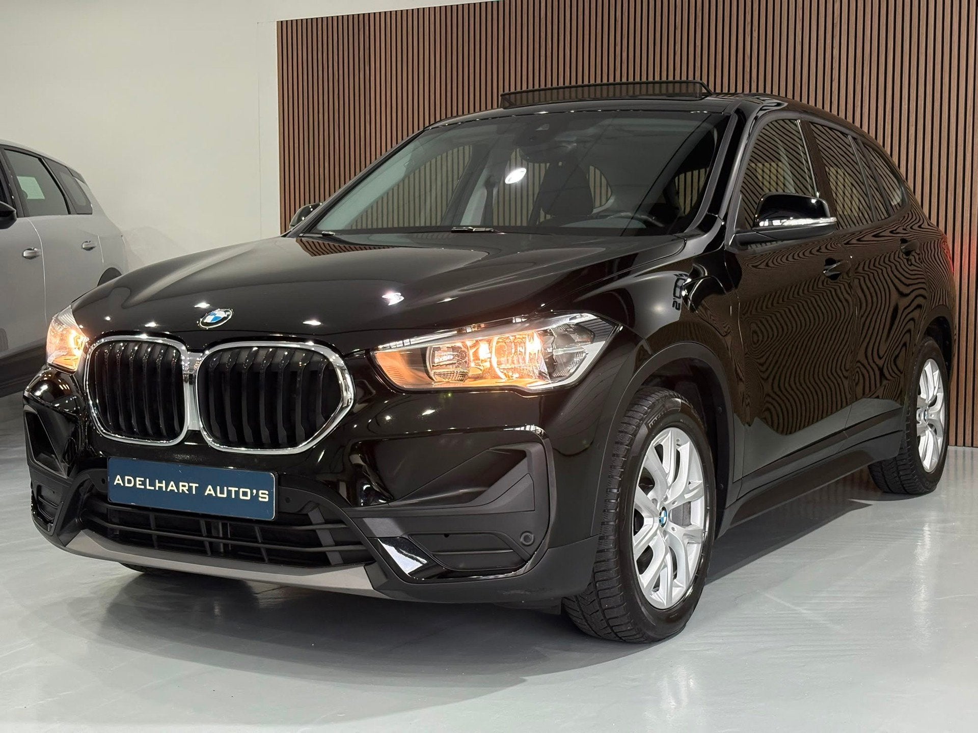 BMW X1 xDrive25e eDrive Edition / Panorama dak / Cruise cont, Auto's, Dealer onderhouden, Automatische klimaatregeling, Zwart