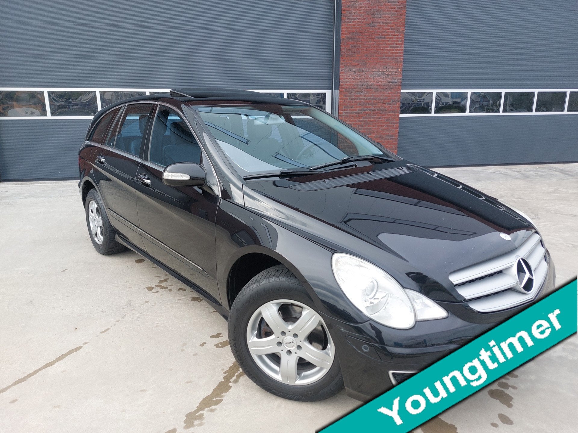 Mercedes-Benz R-klasse 350 4-Matic 6 persoons Schuifdak trek, Auto's, Zwart, 138 €/maand, Leder en Stof, Zwart