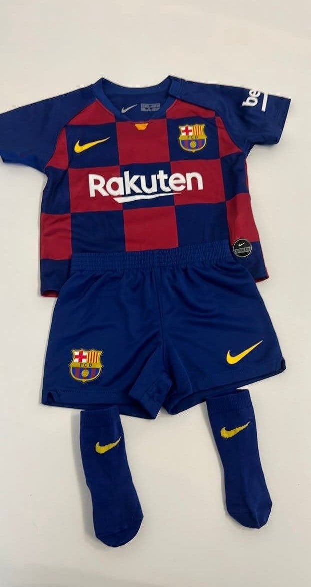 Nike barselona set 9-12 maand jongens, Maat XS of kleiner, Ophalen of Verzenden, Zo goed als nieuw, Shirt