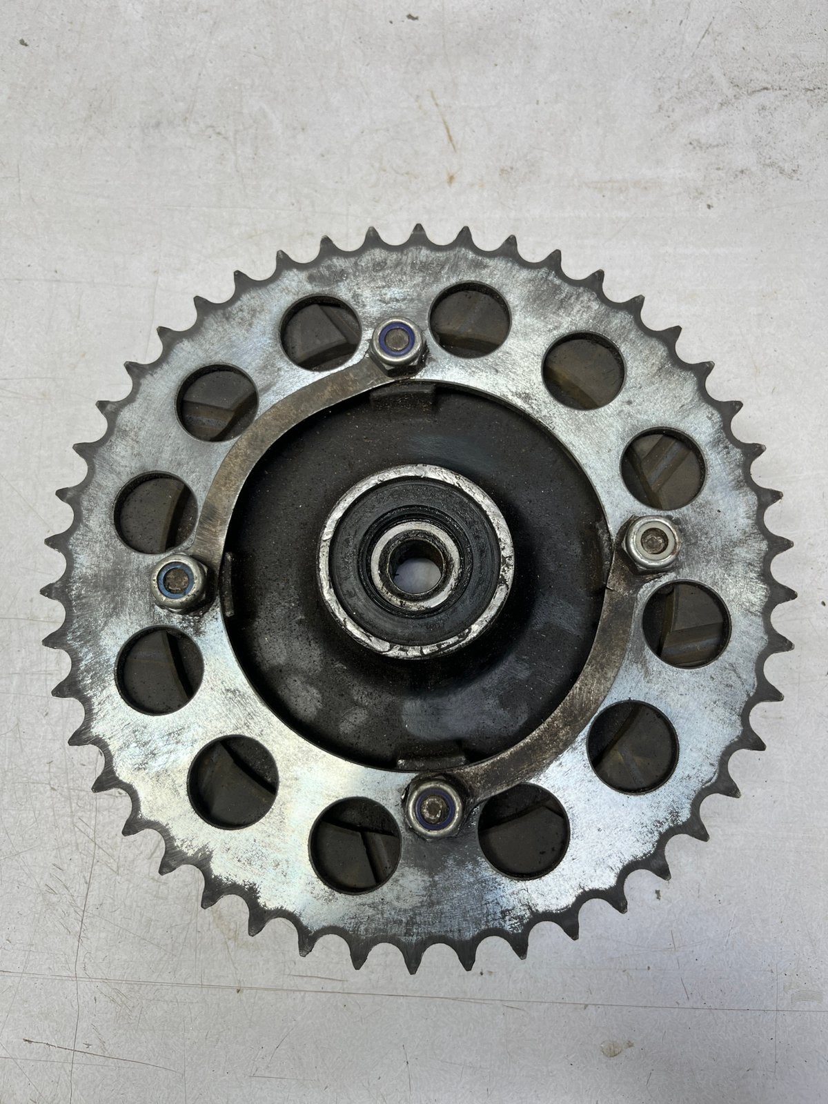 Yamaha XT600E. Achtertandwiel (clutch hub), Ophalen, Gebruikt