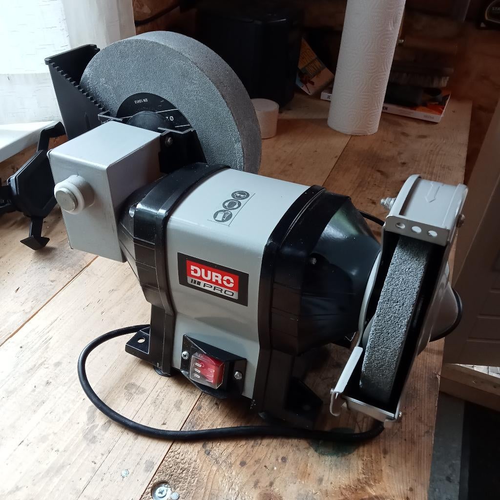 Duro Slijpmachine, Ophalen of Verzenden, Zo goed als nieuw, Minder dan 700 watt, Werkbankslijpmachine