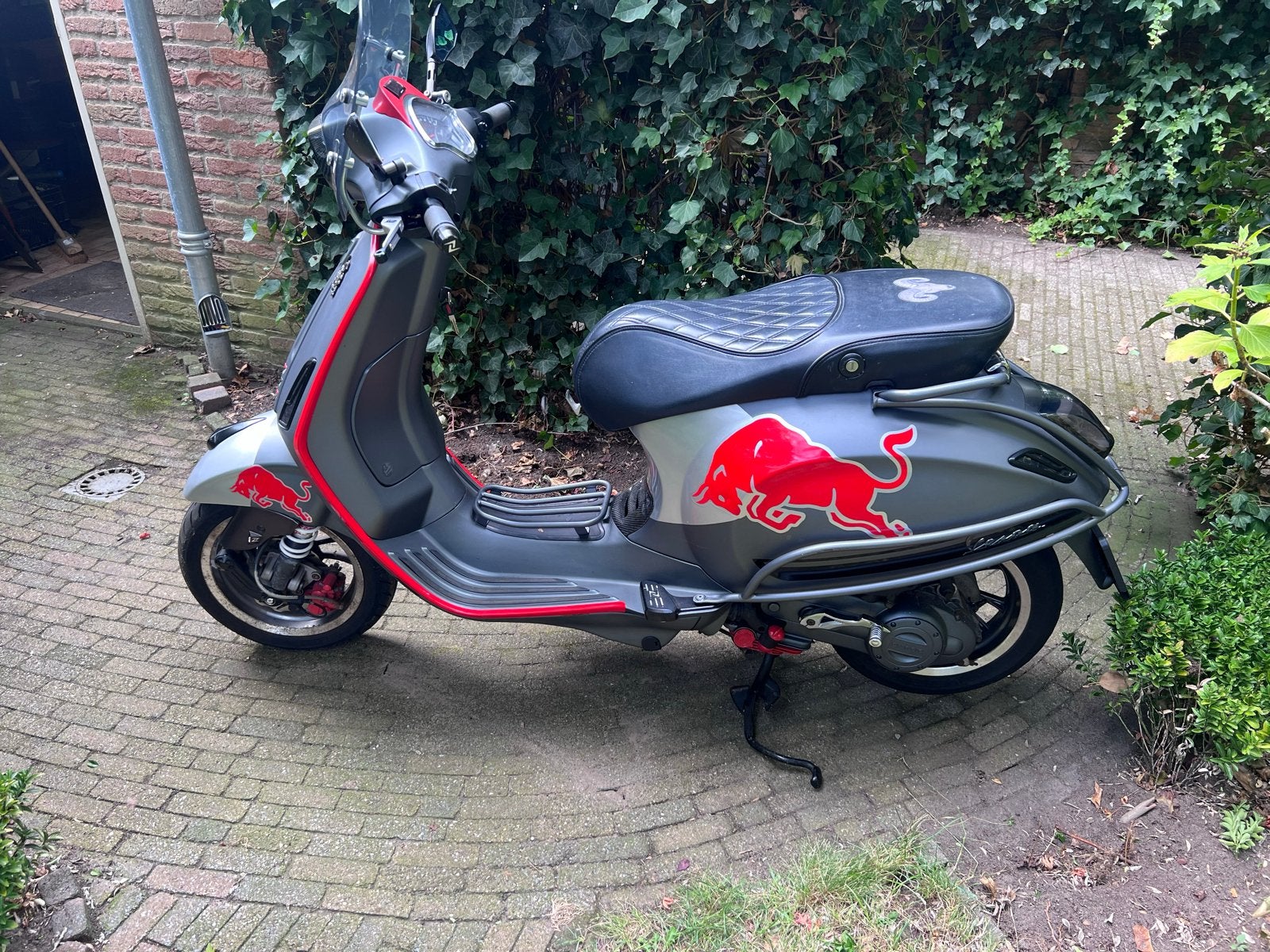 Vespa Sprint Red Bull Custom - Zeer compleet!, Ophalen, Gebruikt, 80 cc