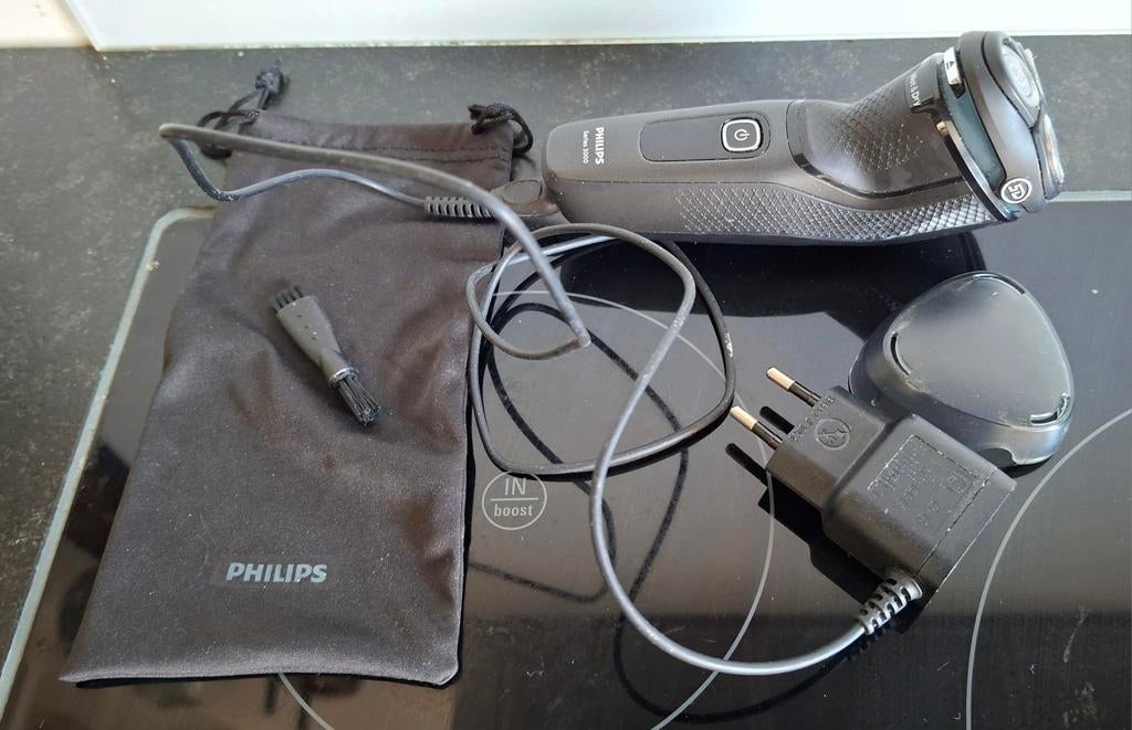 Philips Series 3000 Scheerapparaat met Oplader en Zakje, Ophalen of Verzenden, Gebruikt, Scheren en Epileren