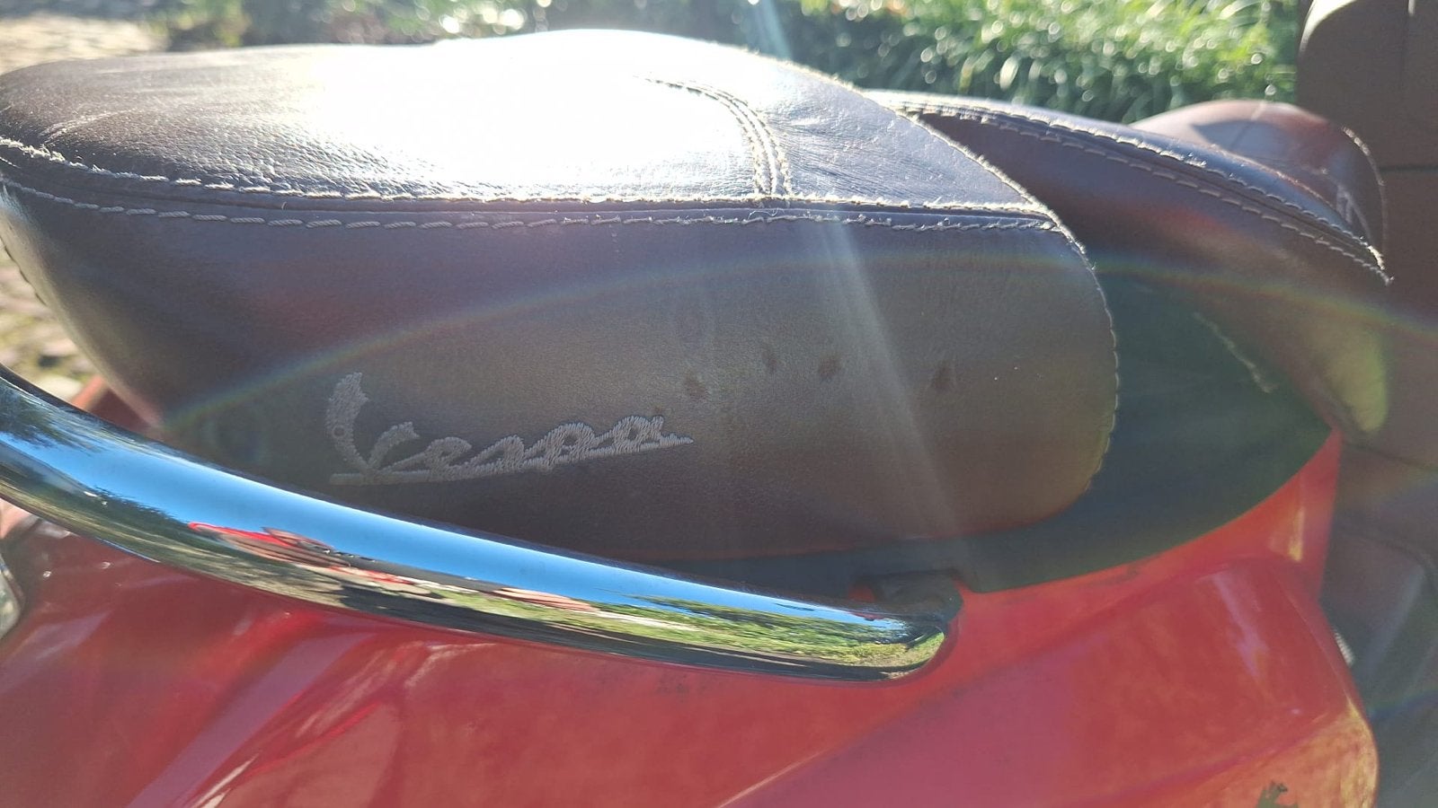 Foto 10 van Vespa LX 50 - Rode Scooter met Bruin Lederen Zadel