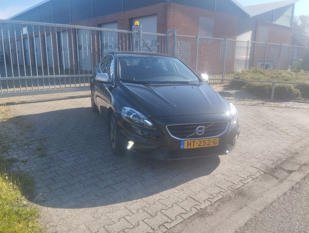 Volvo V40 / R-Design 2.0 D2 120PK 2015 Zwart, Auto's, Voorwielaandrijving, 4 cilinders, 1969 cc, Zwart