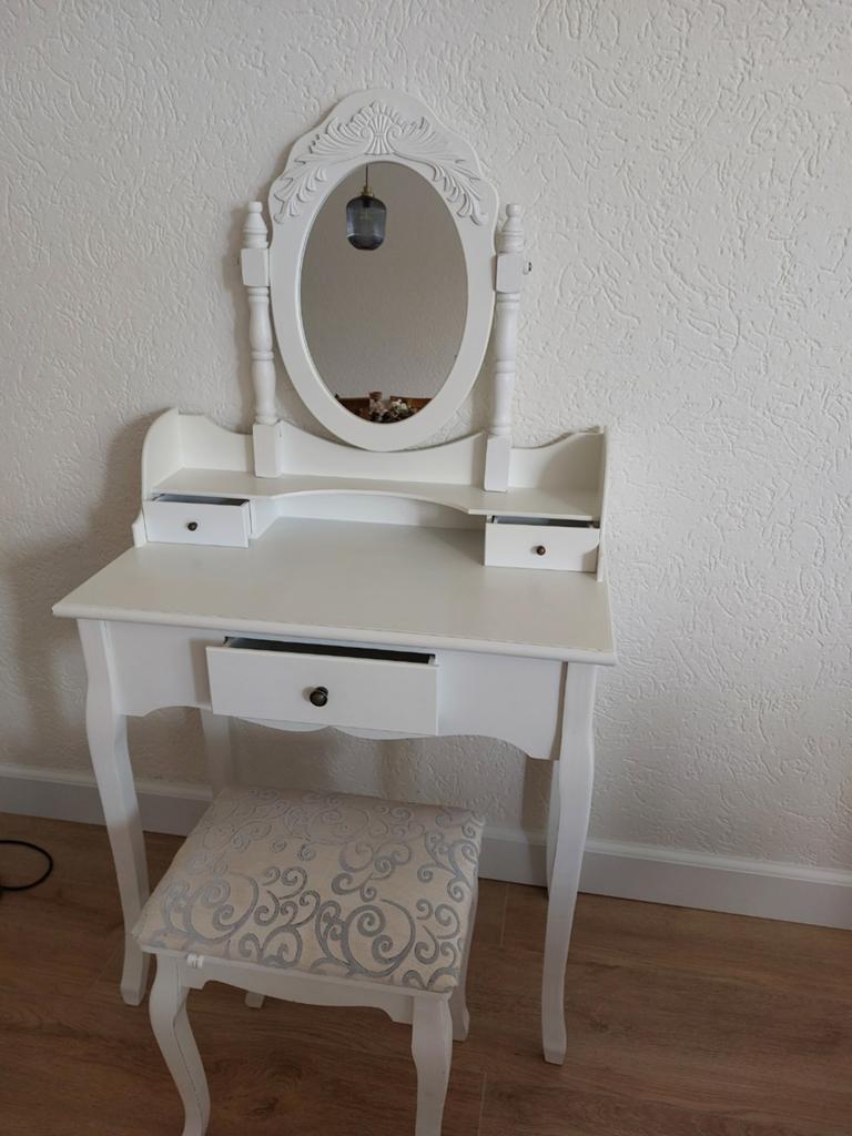 Mooie witte kaptafel., Huis en Inrichting, Tafels | Kaptafels, Ophalen of Verzenden, Zo goed als nieuw, 50 tot 100 cm, Minder dan 100 cm