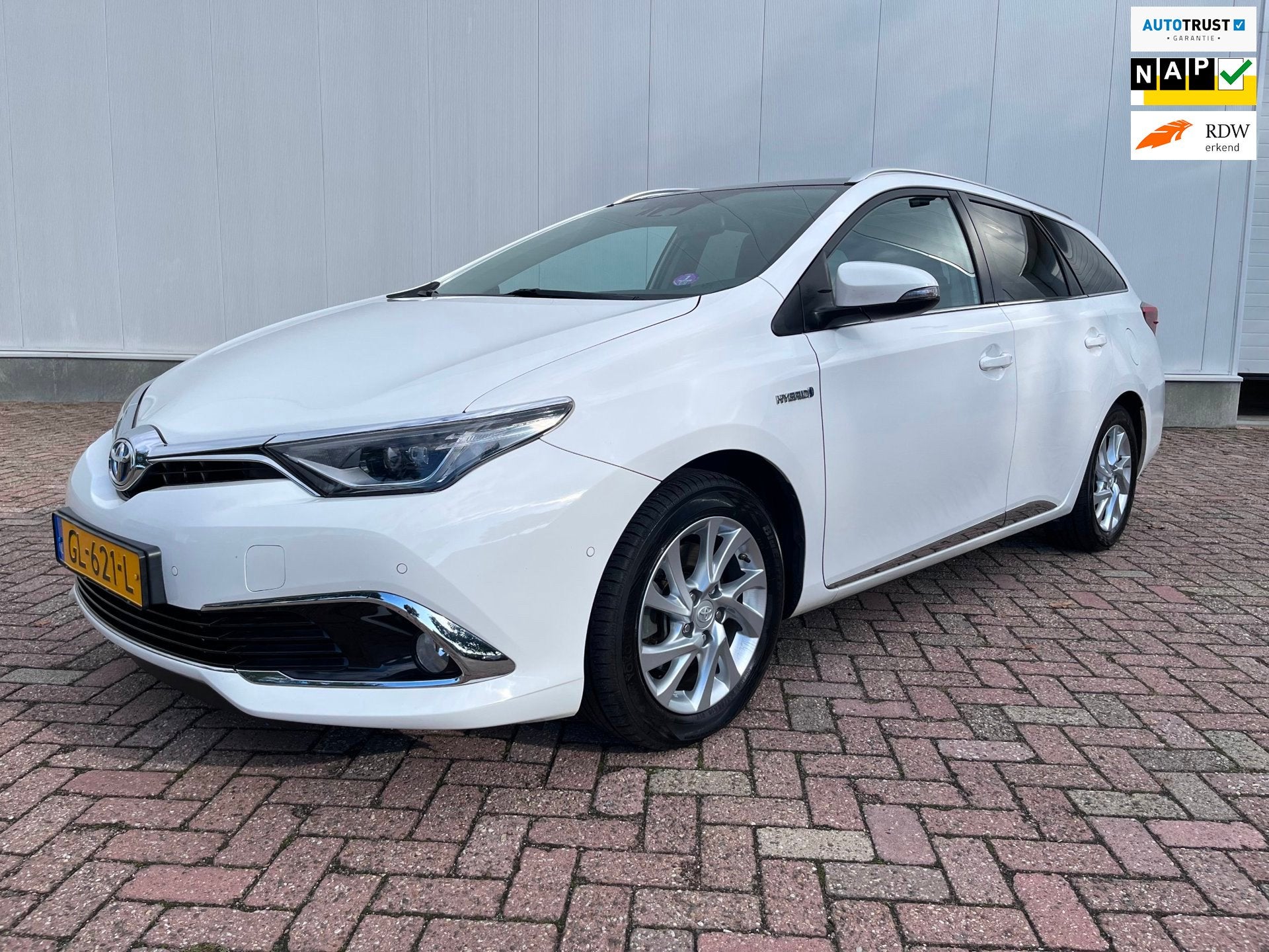 Toyota Auris Touring Sports 1.8 Hybrid Lease pro nieuwmodel, Dealer onderhouden, Gebruikt, Leder en Stof, Wit