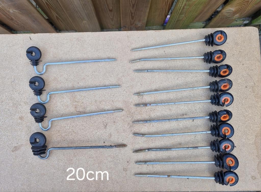 Afstand Isolatoren 14x, Weidegang, 4 paarden of pony's of meer