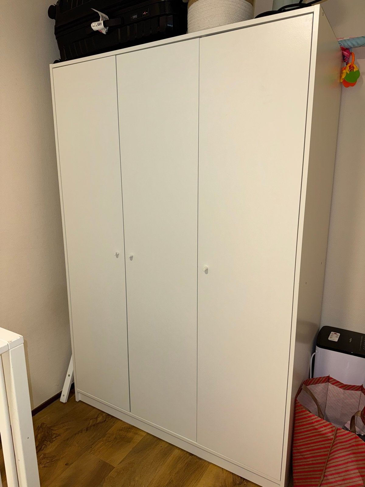 Ikea Witte Kledingkast - Ruime Opbergoplossing, Gebruikt, 100 tot 150 cm, 200 cm of meer, Ophalen of Verzenden