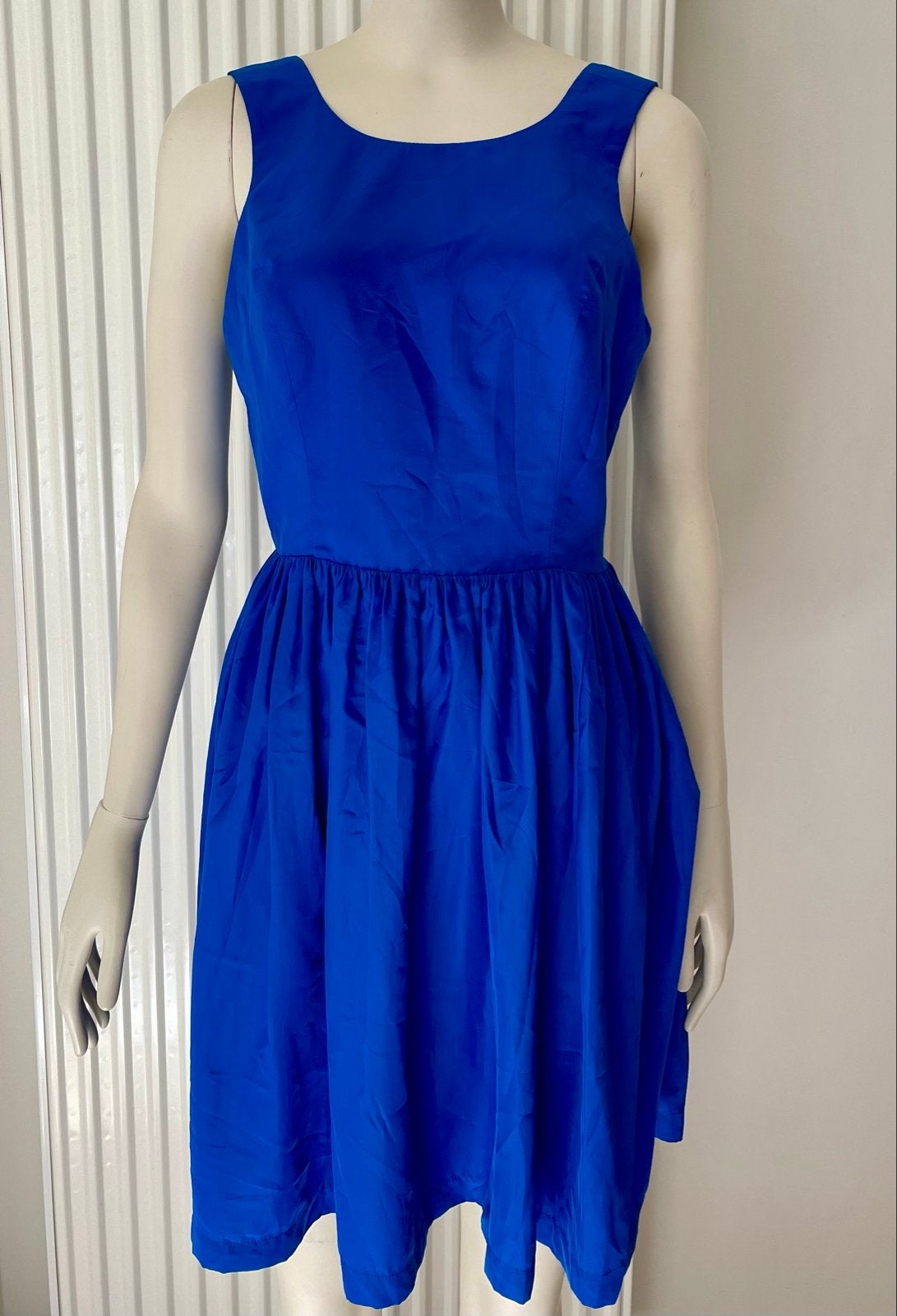 Royal blauwe sundress met V-hals en elastiek op de rug, Kleding | Dames, Ophalen of Verzenden, Zo goed als nieuw, Blauw, Boven de knie