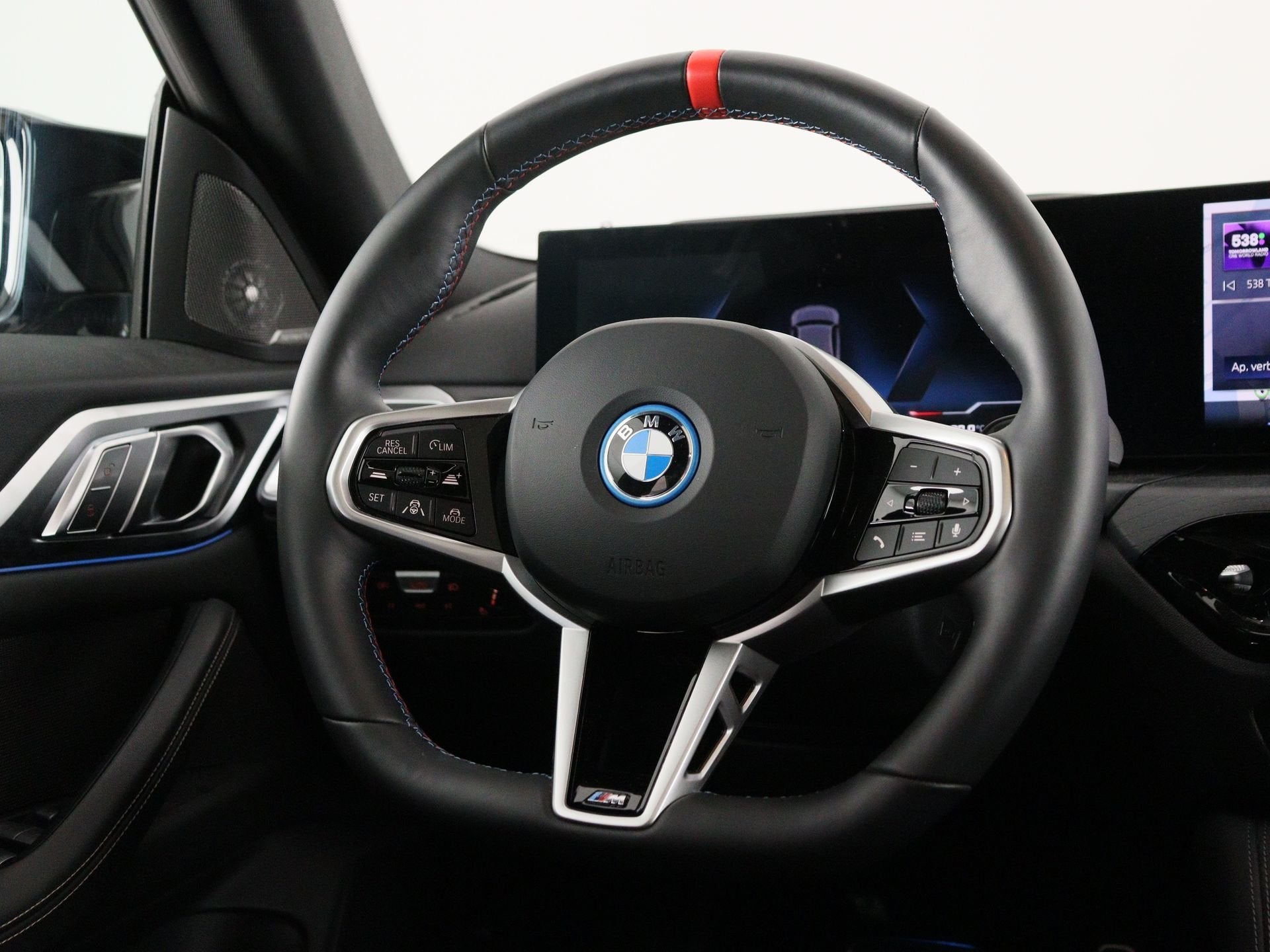 BMW i4 M50 84 kWh SoH 98% (bj 2025, automaat), Auto's, BMW, Gebruikt, Zwart, Met garantie (alle), Leder