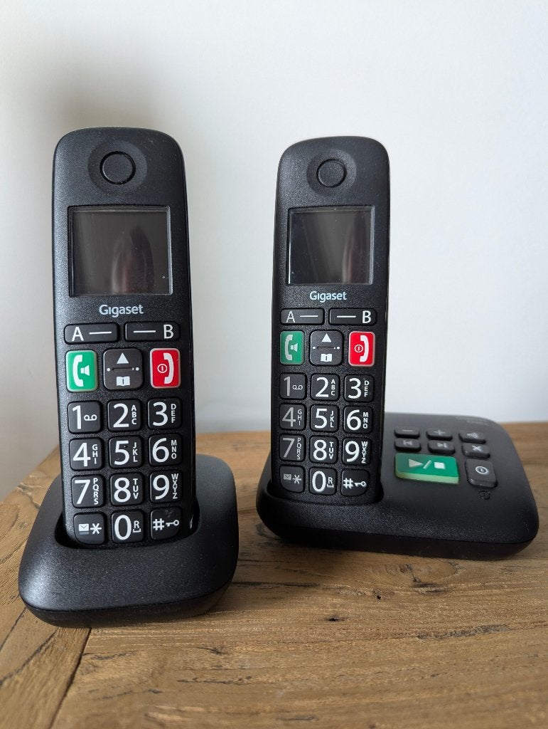 Siemens Gigaset E290 A set seniorentelefoons, Telecommunicatie, Vaste telefoons | Handsets en Draadloos, Ophalen of Verzenden