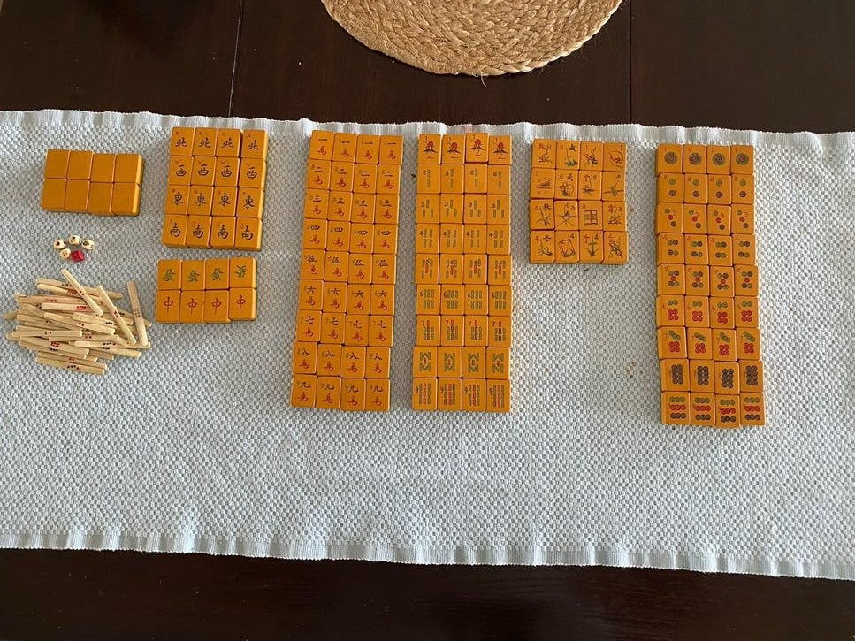 Vintage Mahjong set met botten en dobbelstenen, Drie of vier spelers, Ophalen of Verzenden, Gebruikt