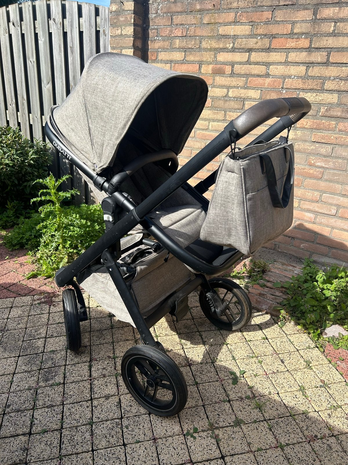 Dubatti One kinderwagen met reiswieg - goede staat, Kinderen en Baby's, Luchtbanden, Zo goed als nieuw, Ophalen, Kinderwagen