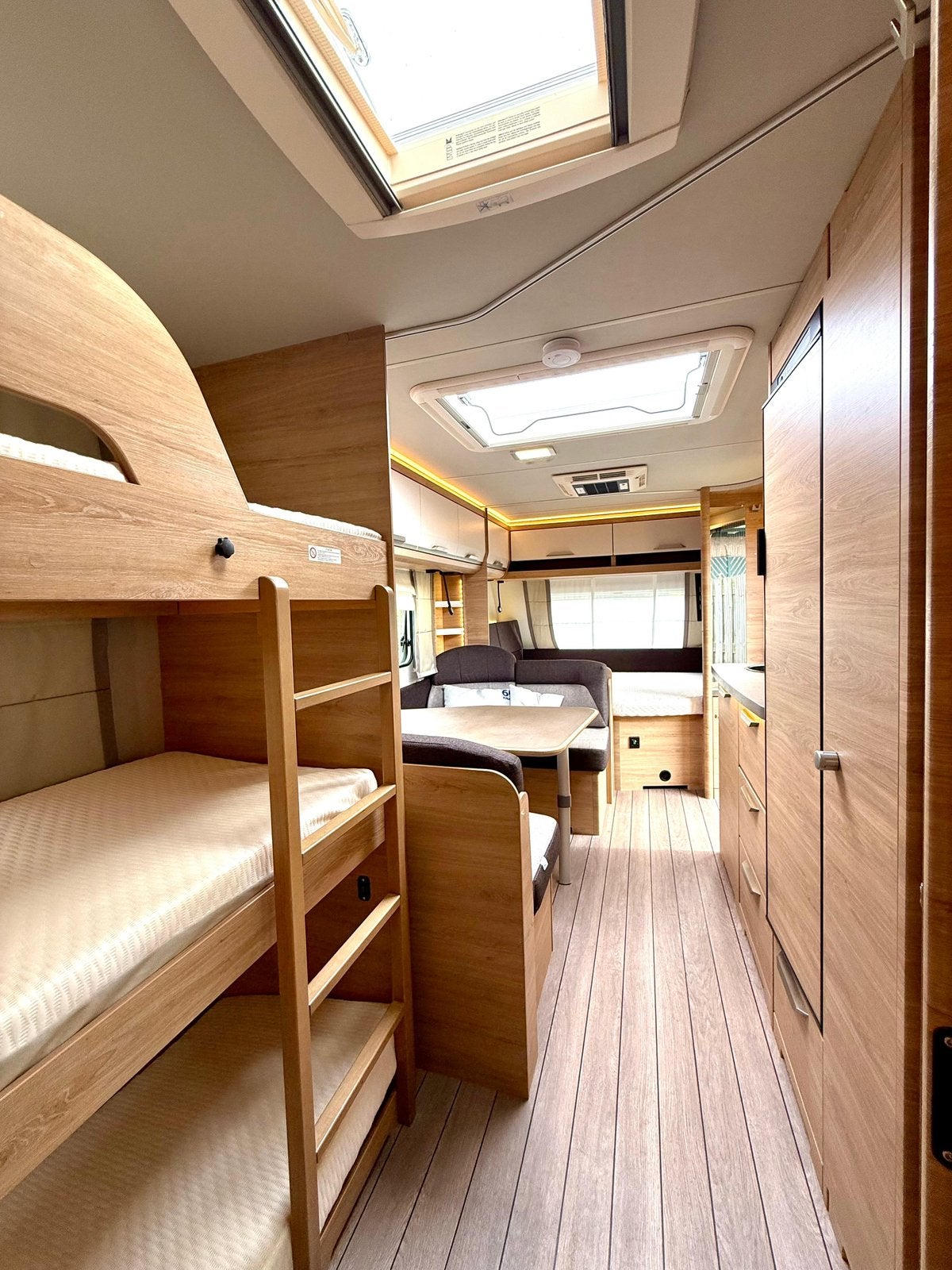 Foto 10 van Knaus Sudwind 580 QS | 3-Pers Stapelbed,Mover,Airco,Voortent