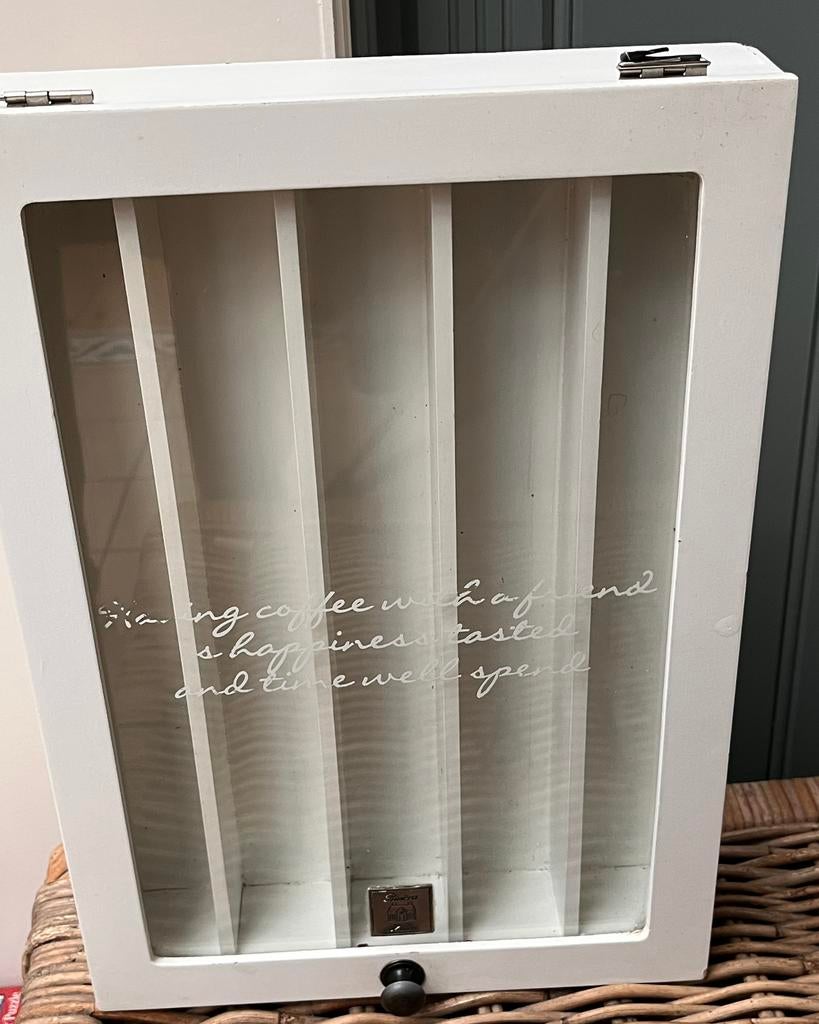 Riviera Maison kastje voor koffie cups, Huis en Inrichting, Ophalen, Gebruikt, Wit, Hout