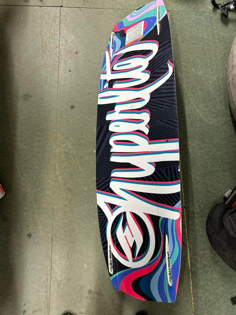 wakeboard hyperlite maat 136 met schoenmaat 38, Twintip, Ophalen, Zo goed als nieuw