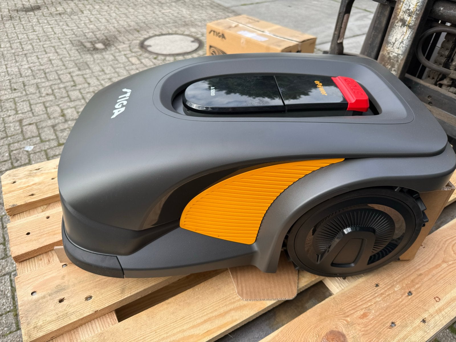 Stiga A5000 GPS Robotmaaier - Draadloos Maaien, Tuin en Terras, Robotmaaiers, Ophalen of Verzenden, Nieuw, Meer dan 25 cm, Bestuurbaar via app
