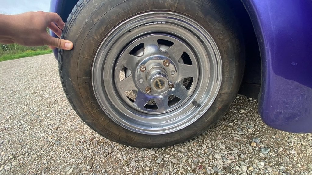 Paarse Volkswagen Kever oldtimer (1972), foto 6