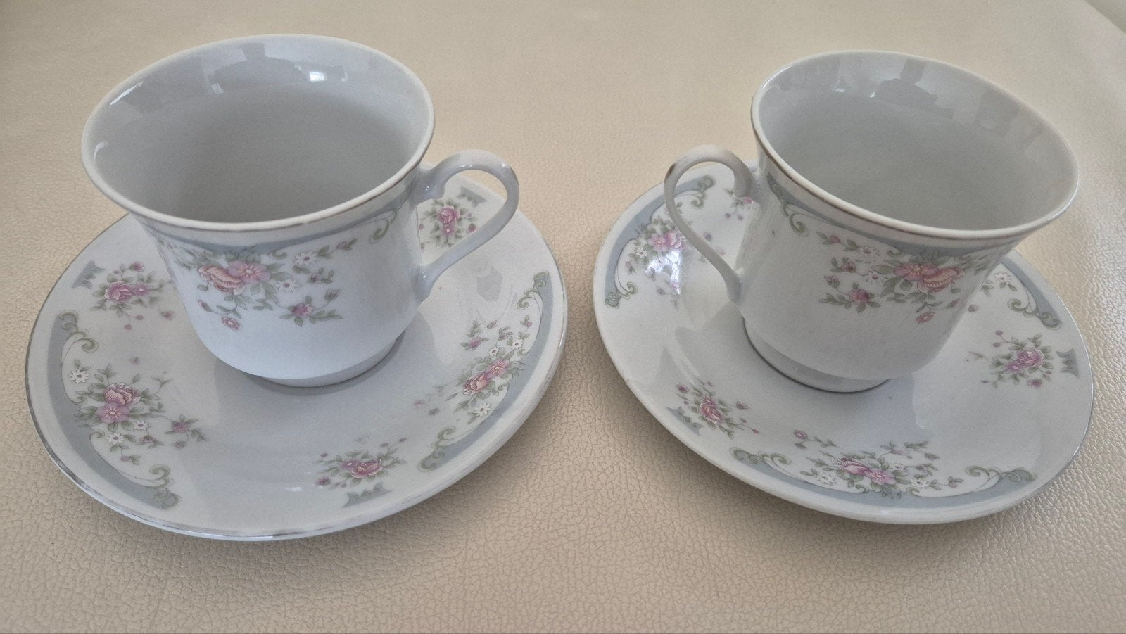 Set van 2 vintage Made in China theekopjes met schotels, Antiek en Kunst, Ophalen of Verzenden