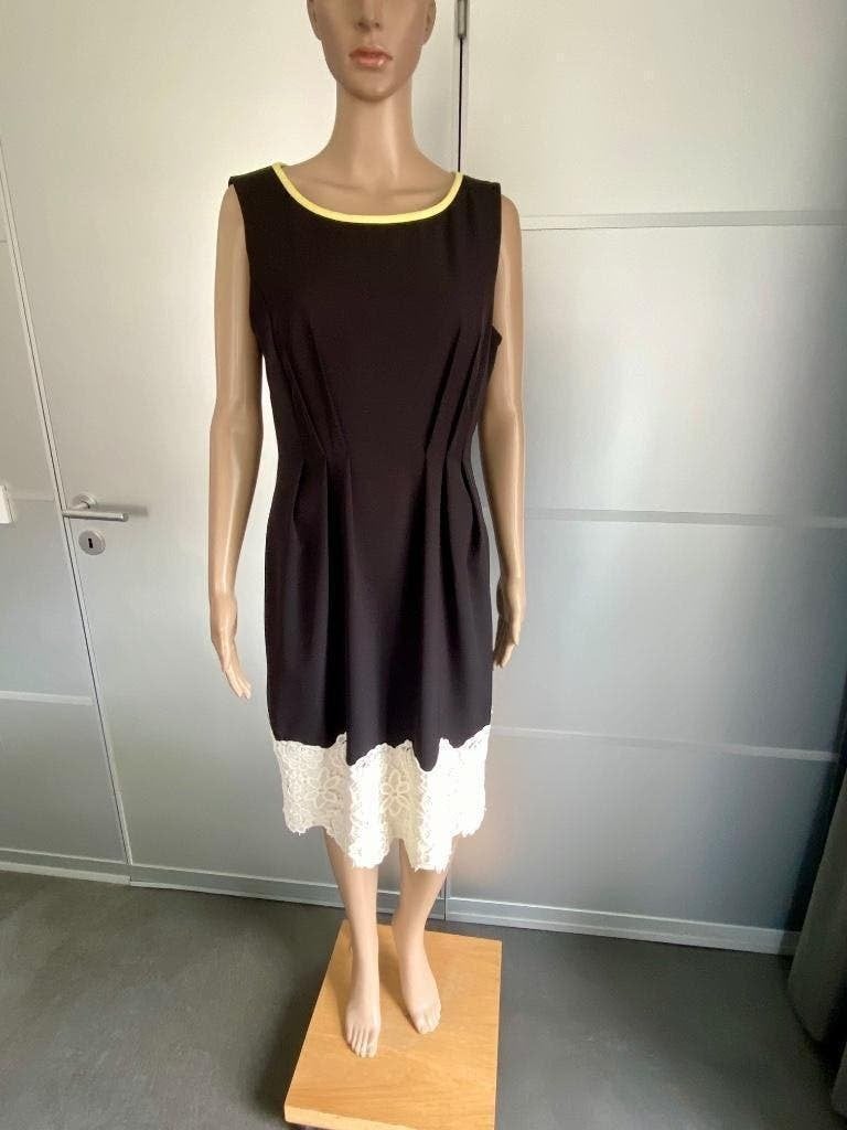 J253 Sandro Ferrone maat M=38/40 jurk jurkje zwart/wit kant, Kleding | Dames, Maat 38/40 (M), Zwart, Sandro, Ophalen of Verzenden