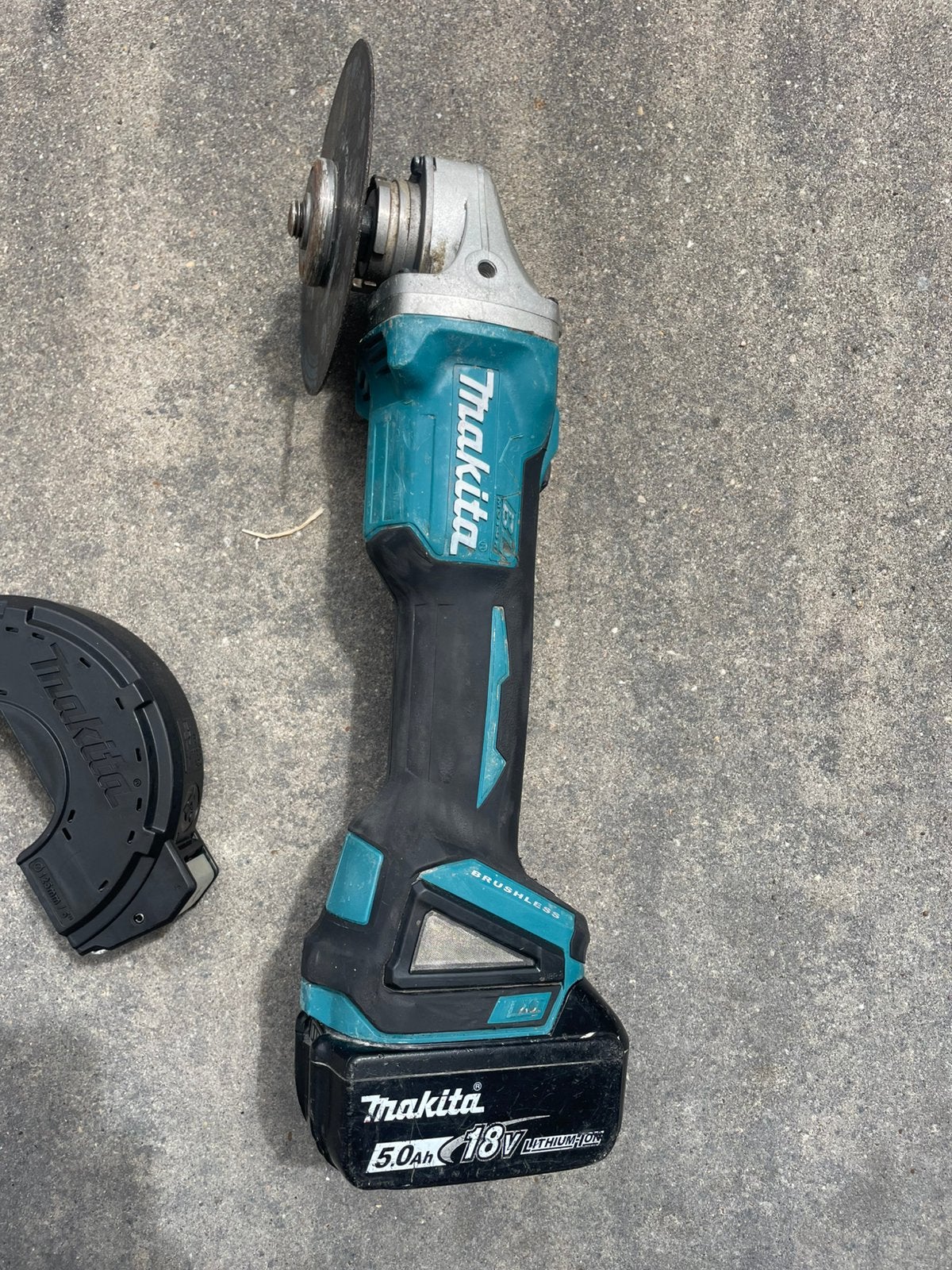 Makita dga504, Doe-het-zelf en Verbouw, Gereedschap | Slijpmachines, Ophalen of Verzenden, Zo goed als nieuw, Minder dan 700 watt