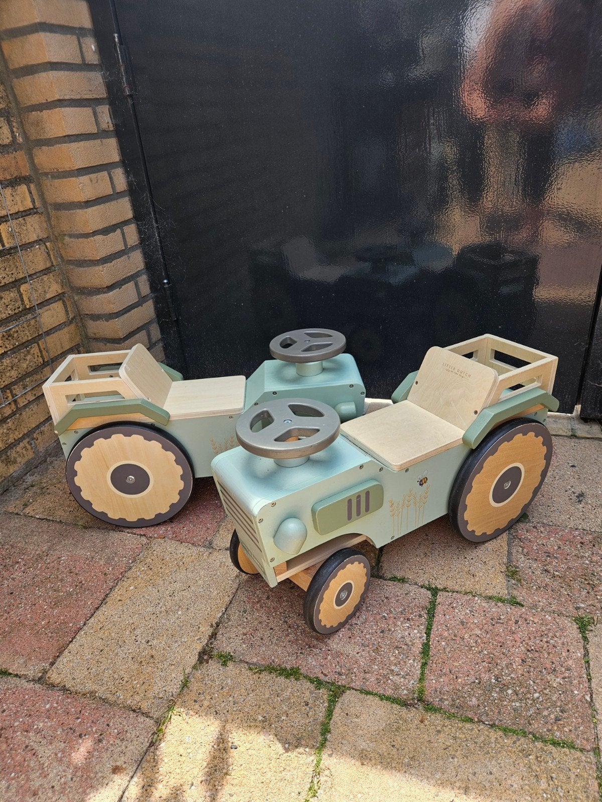 Twee Little Dutch tractoren, z.g.a.n. (één lichte schade), Kinderen en Baby's, Speelgoed | Houten speelgoed, Ophalen