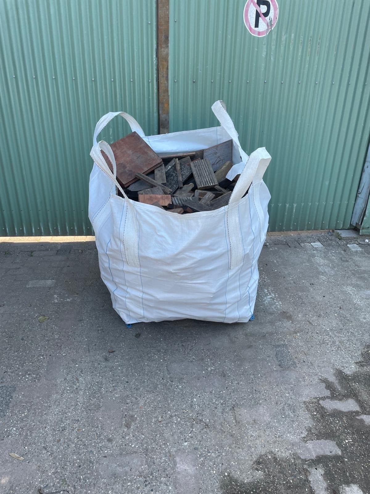 Big bag gezaagd hardhout voor kachel, Tuin en Terras, Haardhout, 6 m³ of meer, Ophalen, Overige houtsoorten, Blokken