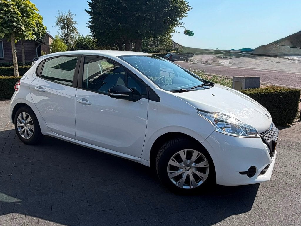 Peugeot 208 1.0 VTI 50KW/68PK 5-D 2015 Wit, Auto's, Voorwielaandrijving, Euro 5, Stof, 31 €/maand