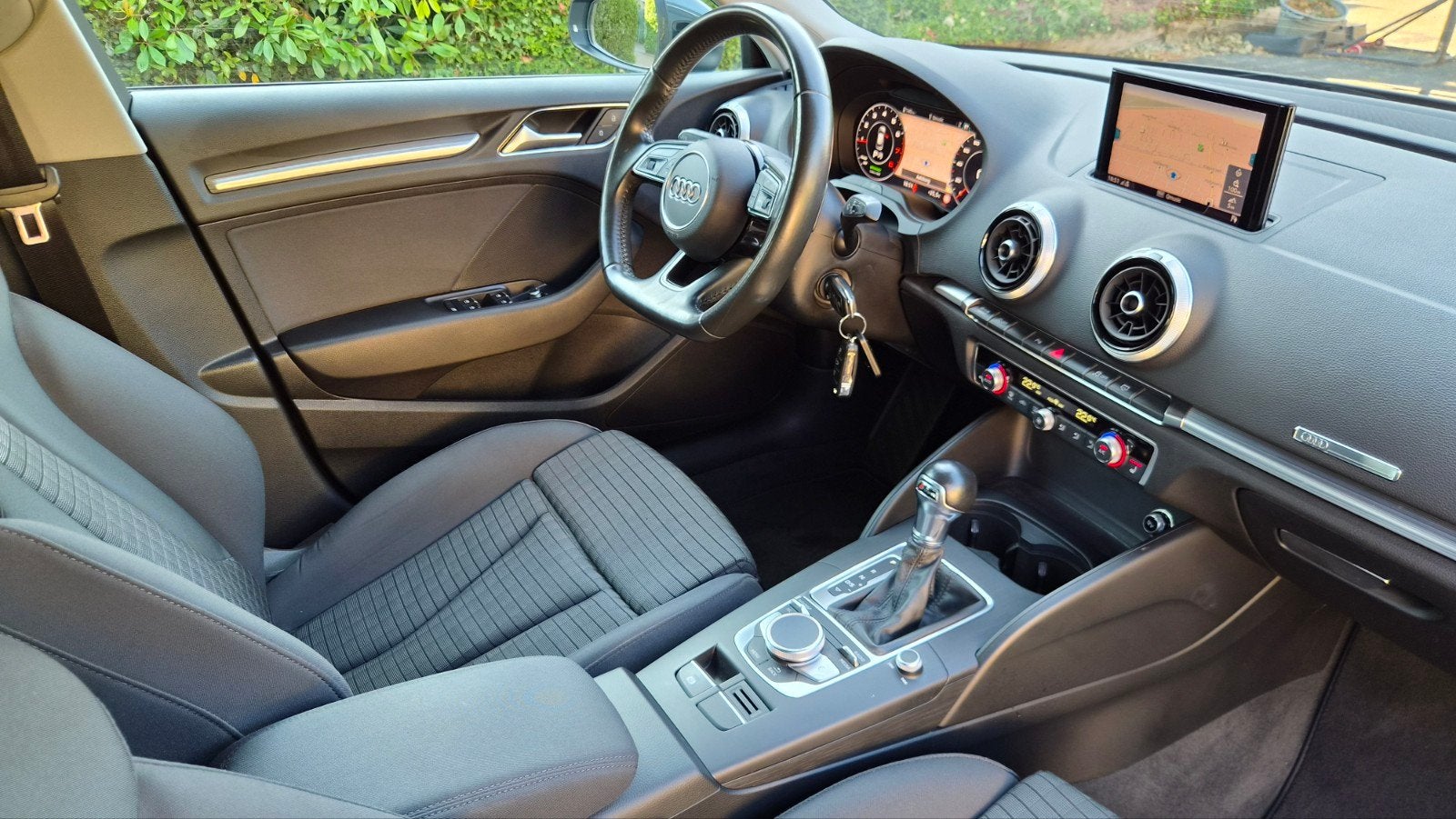 Audi A3 1.5 Tfsi 150pk S-line Autom Led ACC Digitaaldisplay, Auto's, Audi, Stof, 1498 cc, 4 cilinders, Particulier