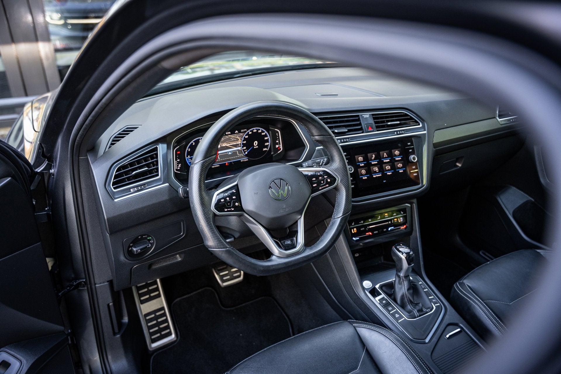 Volkswagen Tiguan Allspace 1.5 TSI R-Line Business+ | 7 pers, Auto's, Dealer onderhouden, 4 cilinders, 150 pk, 7 stoelen