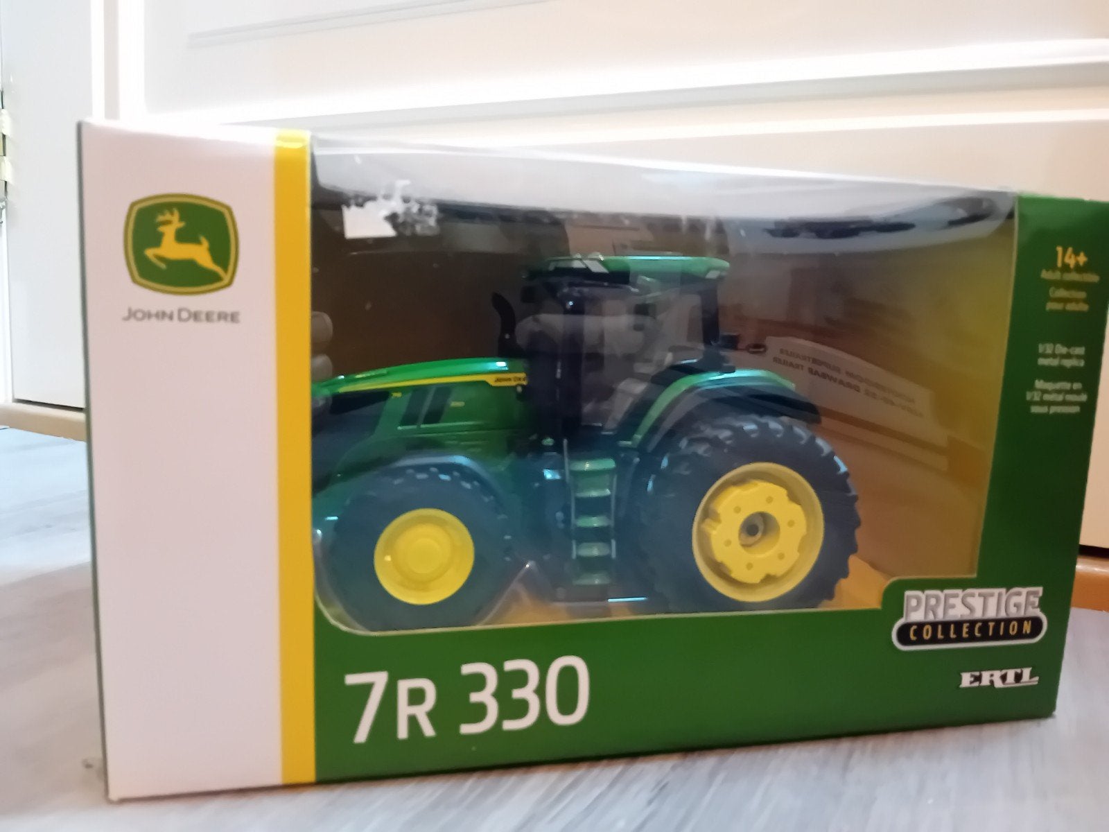John deere 7r 330 ERTL USA-model 1.32, Hobby en Vrije tijd, Ophalen of Verzenden, Nieuw, Tractor of Landbouw, ERTL