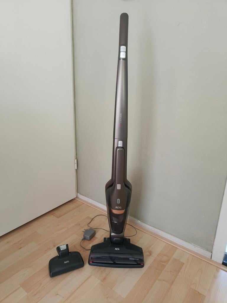 AEG 2-in-1 Accustofzuiger & kruimeldief, Ophalen, Gebruikt, Kruimeldief, AEG